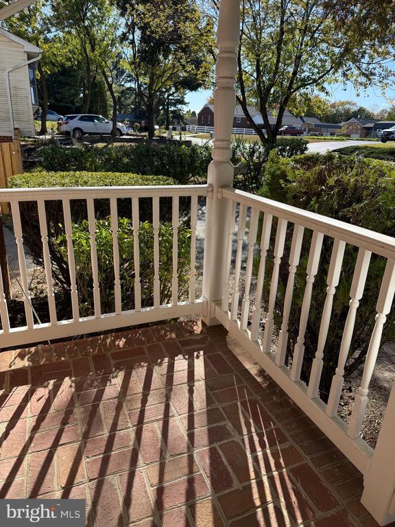 Building Photo - 8 English Oak Cir