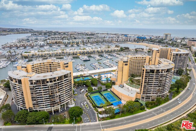 Building Photo - 4265 Marina City Dr