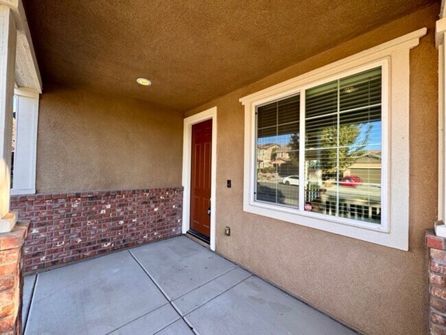 Building Photo - Beautiful Redhawk home located directly ac...