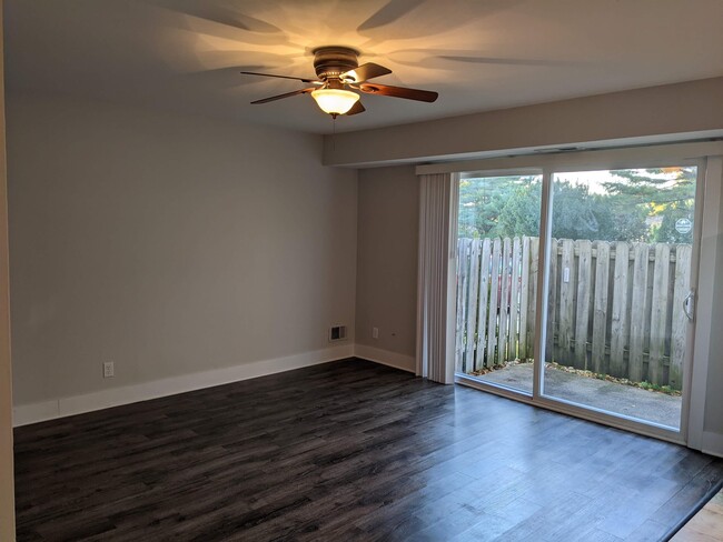 Building Photo - 3569 Kenbrooke Ct