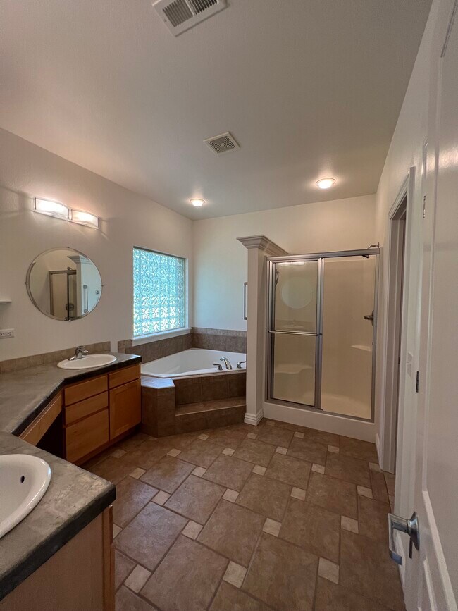 Building Photo - 2556 S College Dr