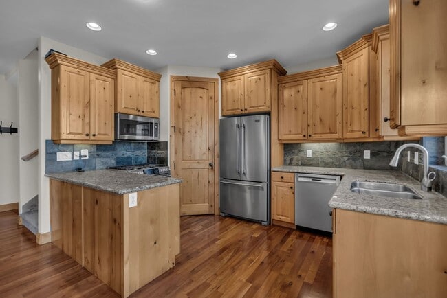 Building Photo - Canyon Links Townhome