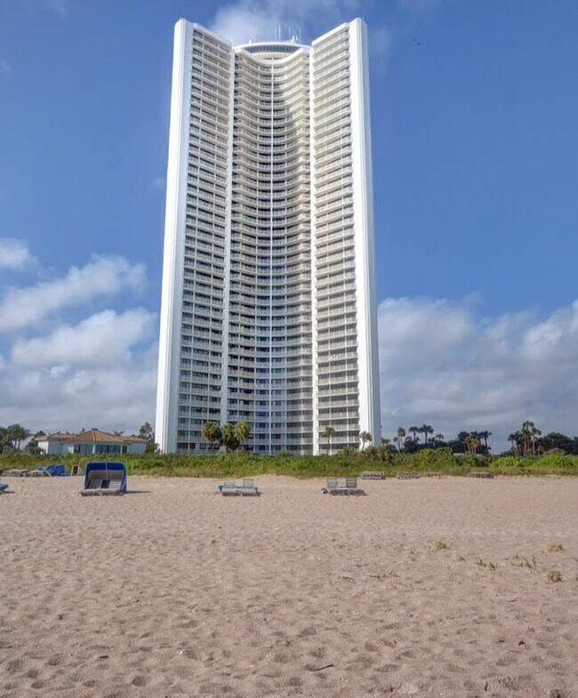 Building Photo - 3000 N Ocean Dr