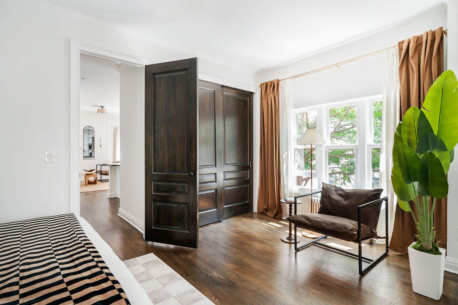 Building Photo - 10 5th Ave