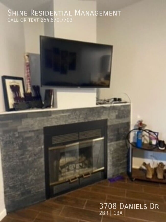 Building Photo - 3708 Daniels Dr