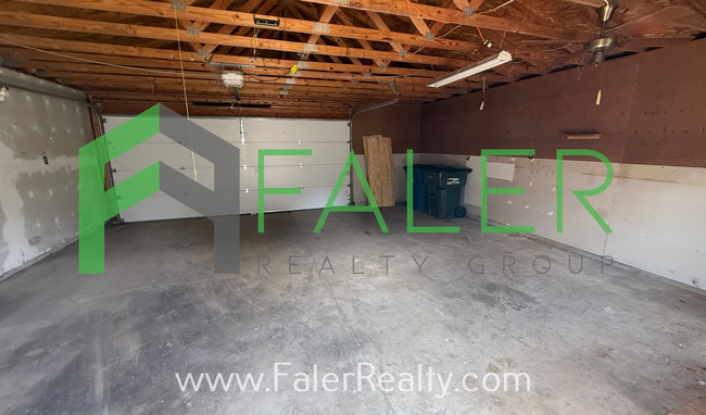 Building Photo - Charming 2-Bedroom Home