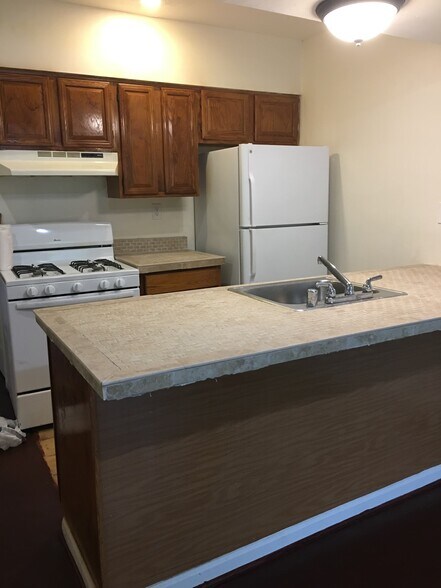 Building Photo - 737 McHenry St