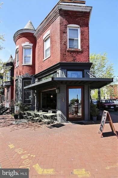 Building Photo - 617 Elliott St NE