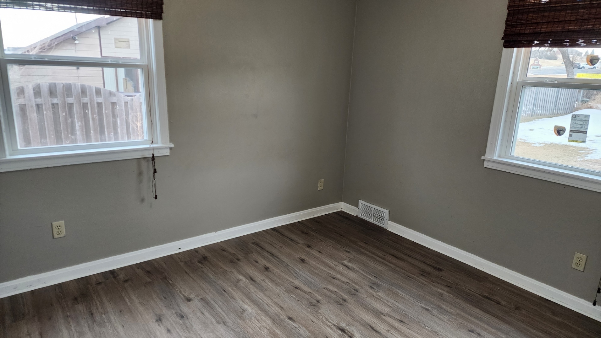 Building Photo - 1133 Country Club Dr