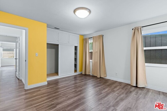 Building Photo - 8176 La Jolla Shores Dr