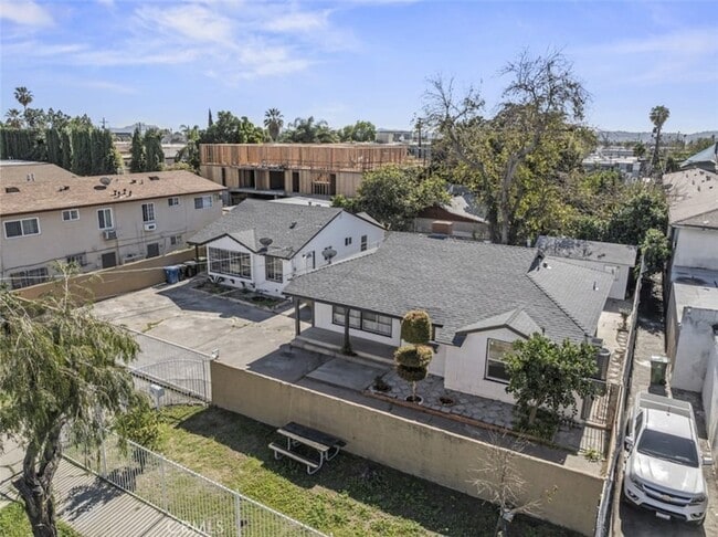 Building Photo - 14722 Strathern St