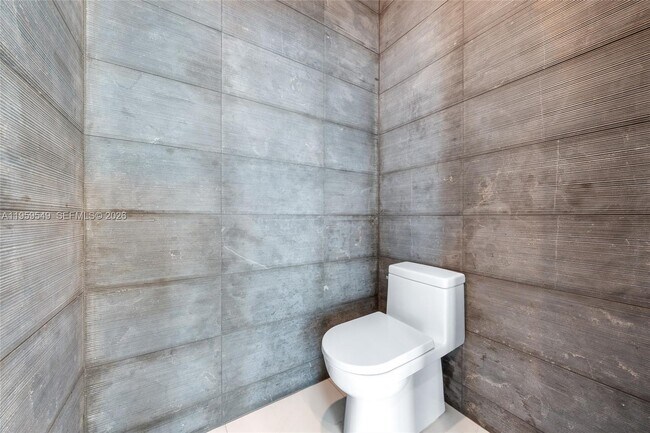 Building Photo - 480 NE 31st St