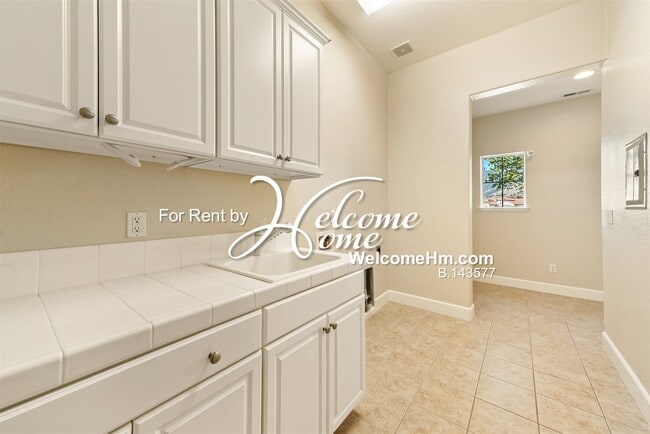 Building Photo - 15020 Redmond Lp