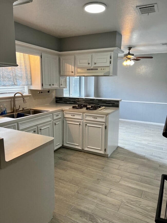 Building Photo - 4030 Thistledown Dr