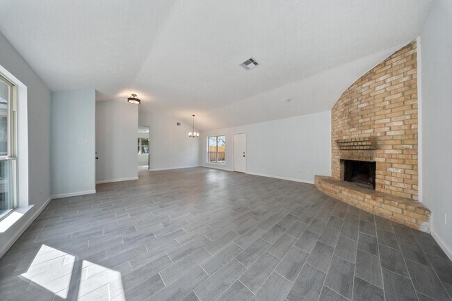 Building Photo - 1426 Twining Oaks Ln