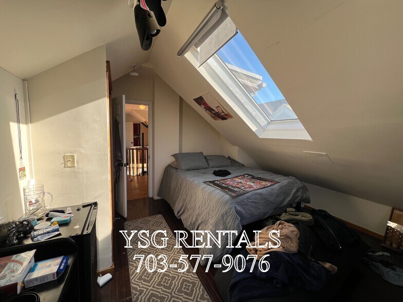 Building Photo - 9 Sunset St