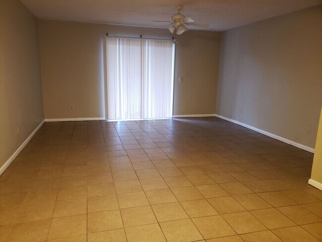 Building Photo - Townhome Near the Beach, In the Heart of PCB! *SPECIAL: 1/2 OFF 1st Month's Rent* + *Military Inc...