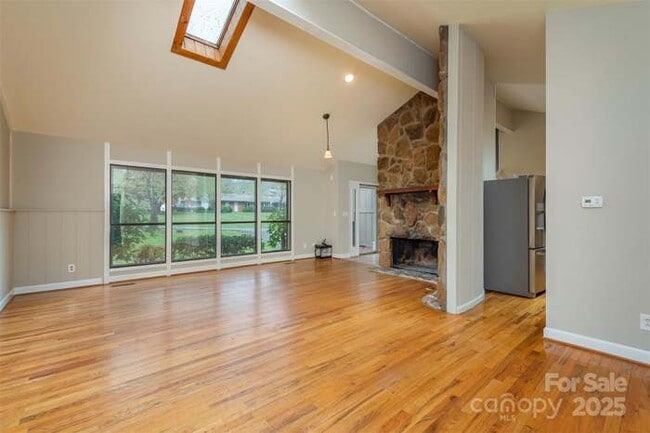 Building Photo - 411 Holly Hill Dr
