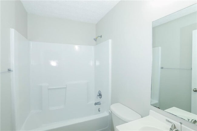 Building Photo - 592 Elle's Wy