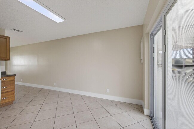 Building Photo - 8729 SE Hobe Ridge Ave