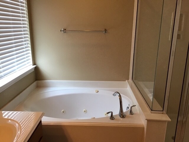 Building Photo - 8723 Rollick Dr