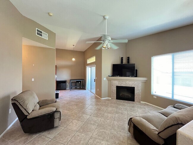 Building Photo - Cozy 2 Bedroom 2 Bathroom Condo in Gated C...