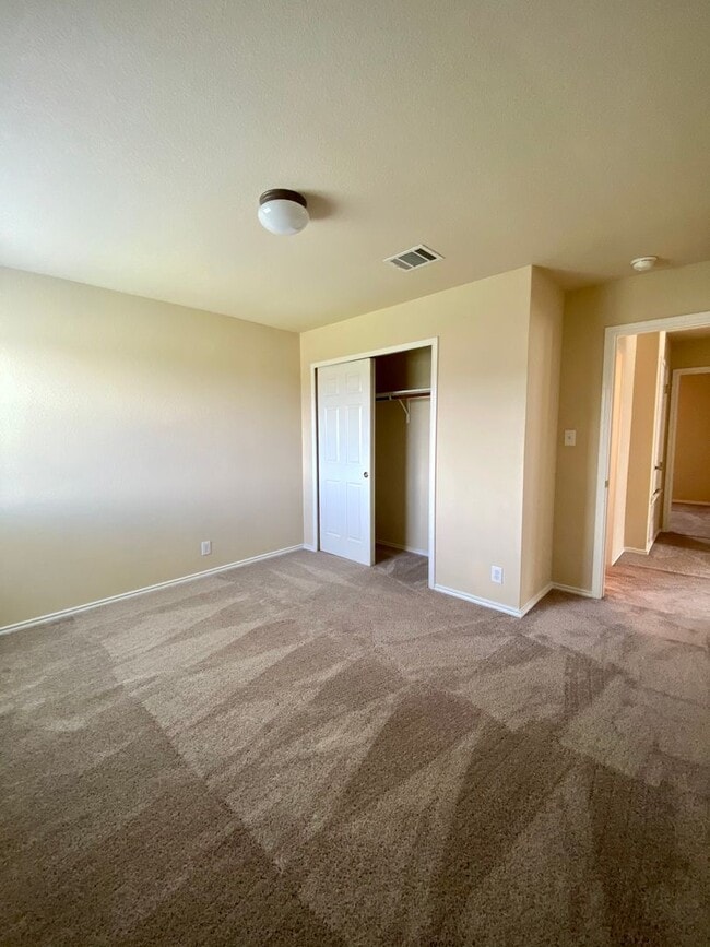 Building Photo - Charming New Braunfels Home Available for Immediate Move In