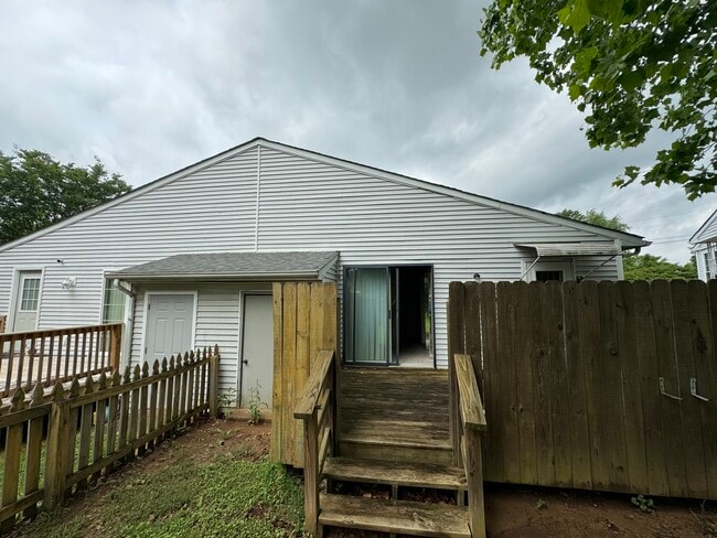 Building Photo - 3058 Casa Dr