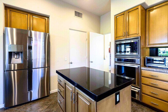 Building Photo - 413 White Horse Trail