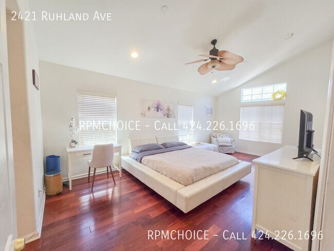 Building Photo - 2421 Ruhland Ave