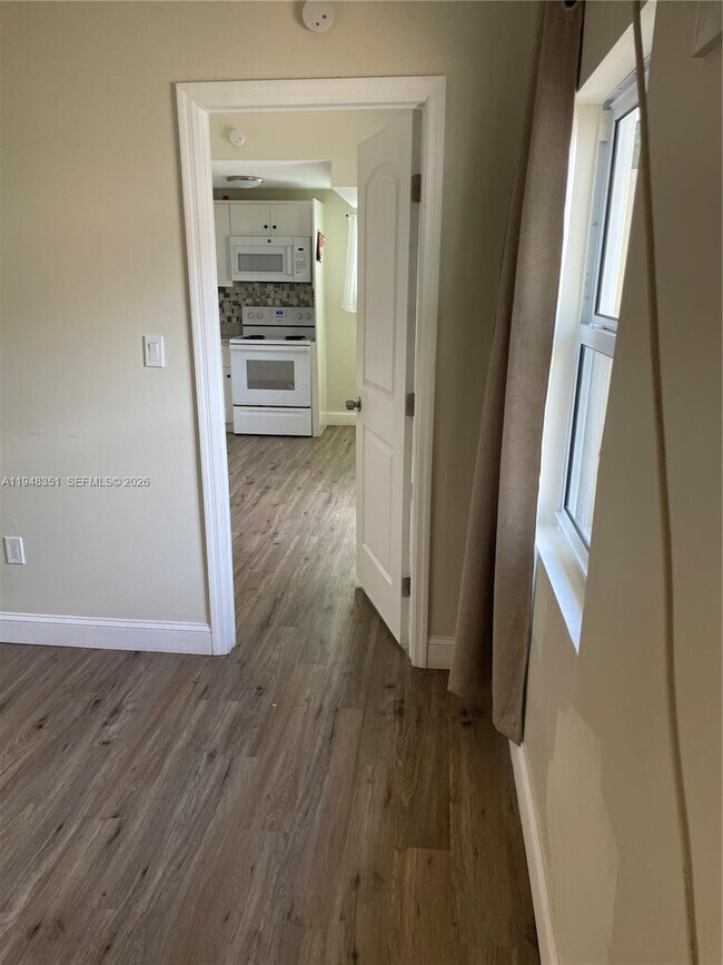 Building Photo - 1935 Liberty St