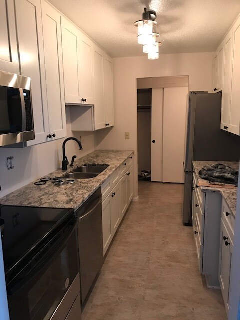 Building Photo - 329 Geneva Ave N