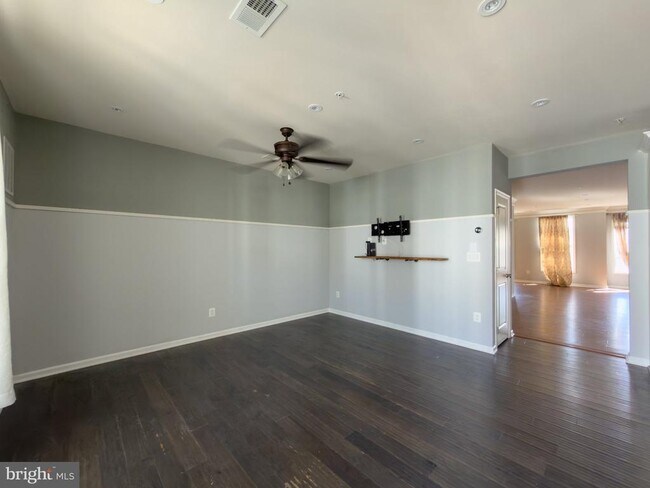 Building Photo - 23548 Buckland Farm Terrace