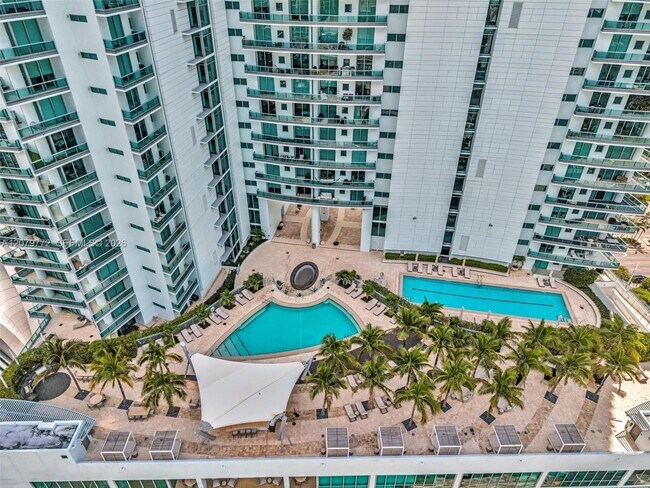 Building Photo - 900 Biscayne Blvd