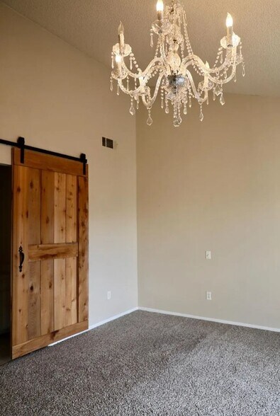 Building Photo - 5805 Hefner Village Ct