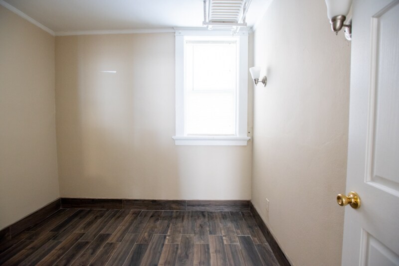 Building Photo - 1704 E Locust St