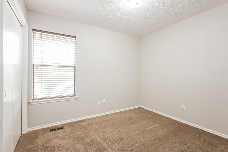 Building Photo - 12913 Heron Ln