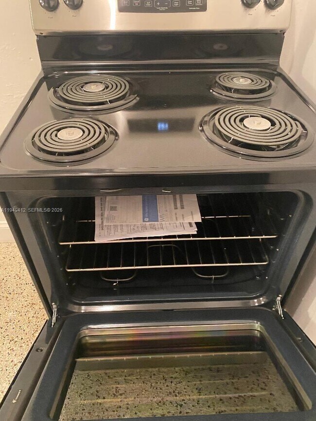 Building Photo - 626 NE 61st St