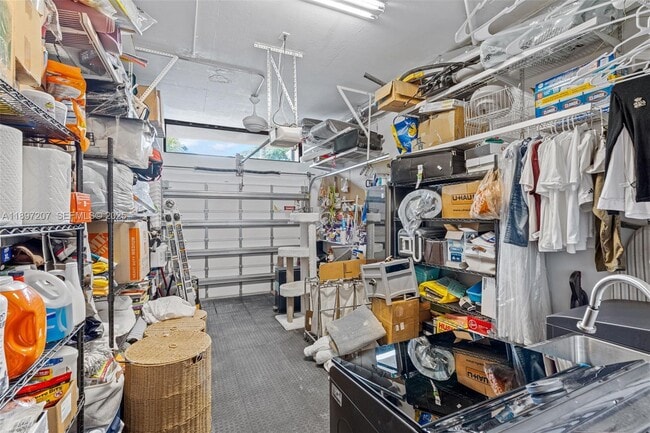 Building Photo - 6124 Paradise Point Dr