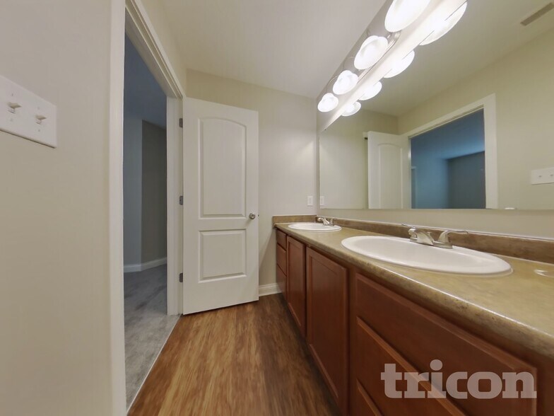 Building Photo - 722 Chestnut Ln