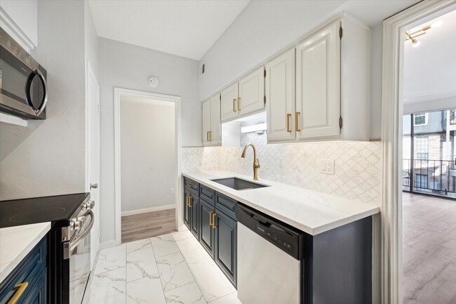 Building Photo - 2475 Underwood St