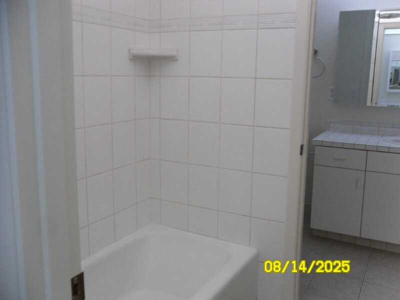 Building Photo - 5575 E Evergreen Blvd