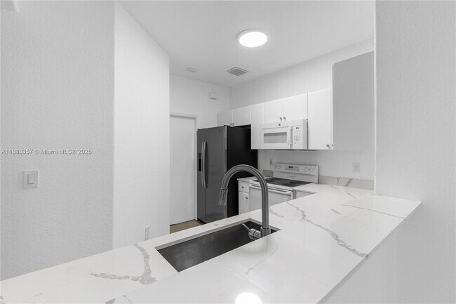 Building Photo - 3812 SW 171st Terrace