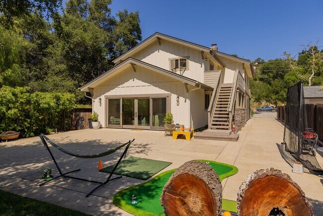 Building Photo - Private Creek Rd Paradise