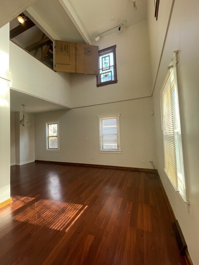 Building Photo - 1823 W 29th Pl