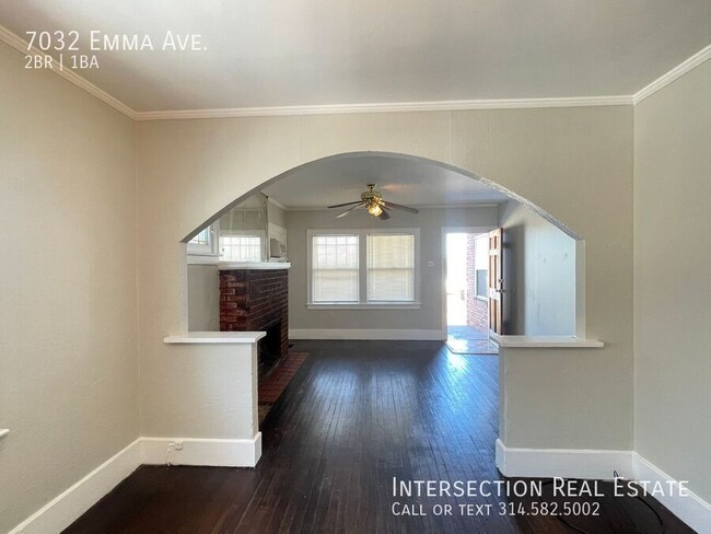 Building Photo - Spacious 2 Bed/1Bath w/Garage and Bonus Ro...