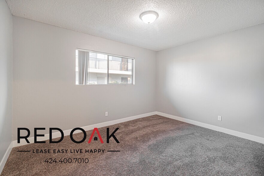 Building Photo - 660 S Riverside Ave