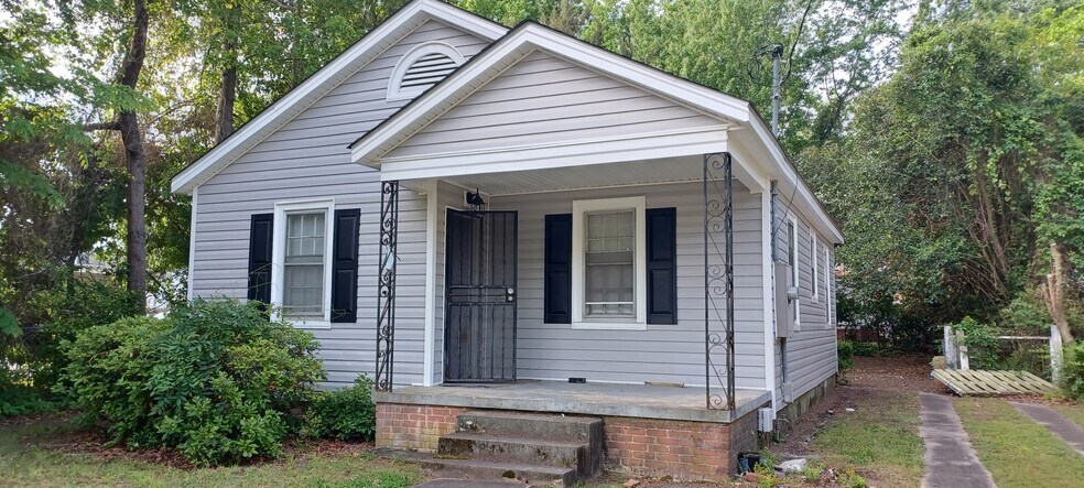 Primary Photo - 806 Pou St