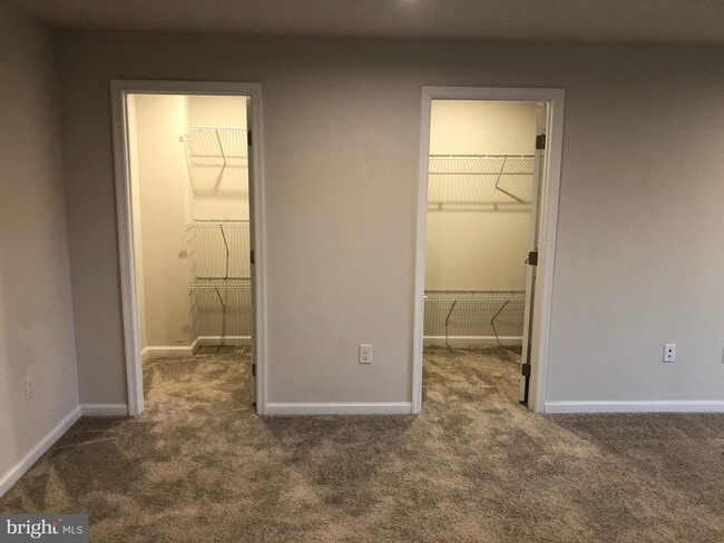 Building Photo - 111 Almond Dr