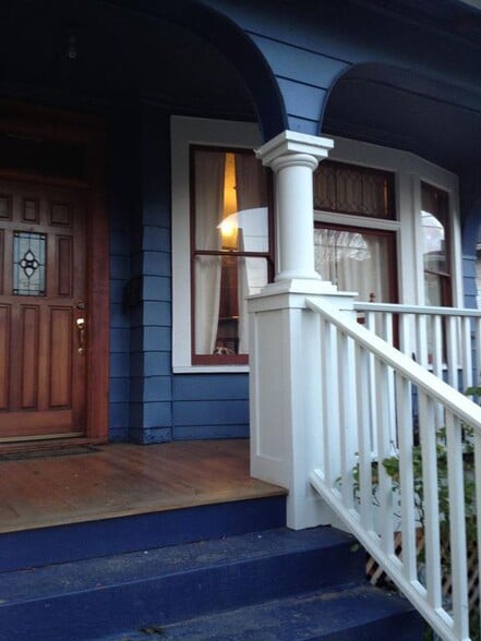 Building Photo - 109 NE Hancock St